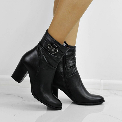 Чорні жіночі шкіряні ботильйони на блискавці