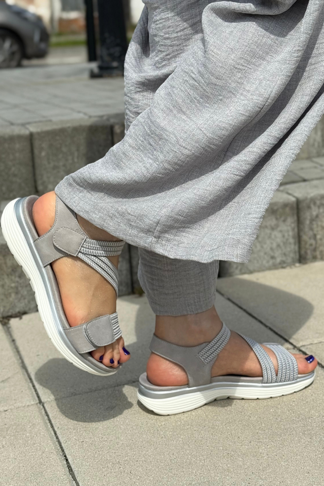 Szare sandały sportowe płaskie na rzep Artiker