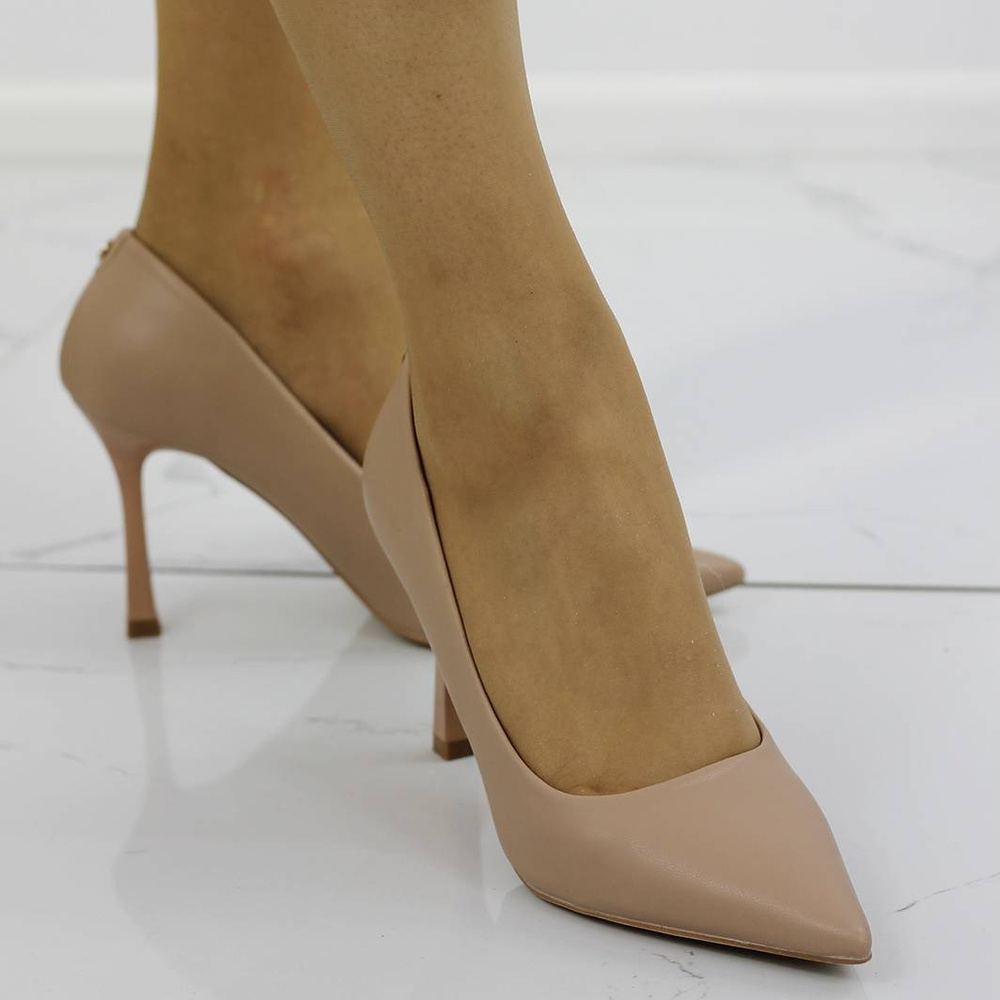 Модні бежеві жіночі туфлі Vinceza