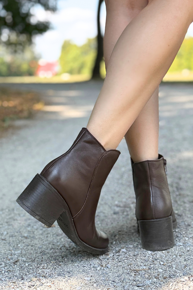 Botki damskie brązowe ze skóry za kostkę na zamek Ryłko