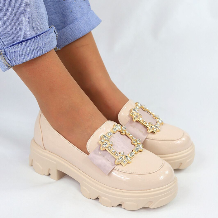 Бежеві лаковані мокасини з декором Vinceza