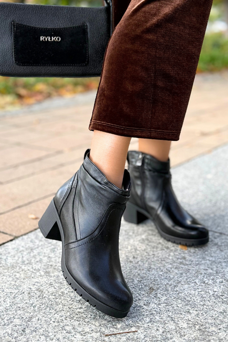 Чорні шкіряні чоботи з колодкою Galant