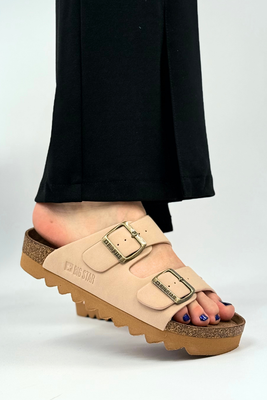 Klapki zamszowe beżowe na platformie Big Star