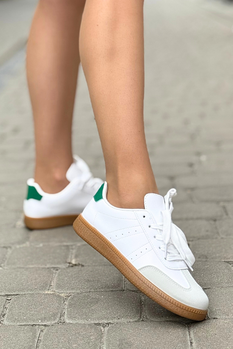 Білі перфоровані туфлі на шнурівці