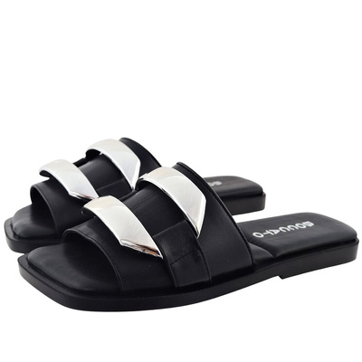 Czarne damskie klapki z ozdobną klamrą Boccato