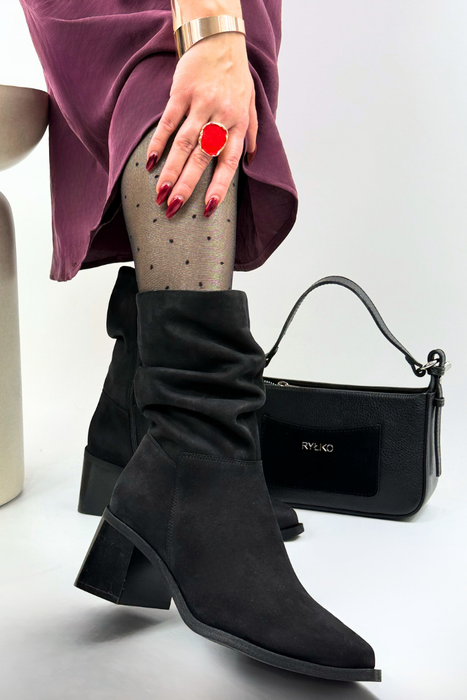 Botki damskie skórzane zamszowe zmarszczoną cholewką na klocku czarne