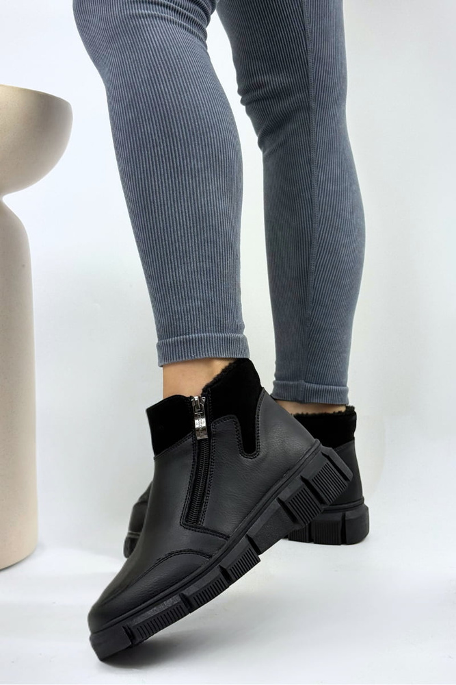 Botki damskie skórzane ocieplane na platformie z zamkiem czarne