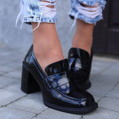 Чорні лаковані туфлі Marco Tozzi 24403-41 018