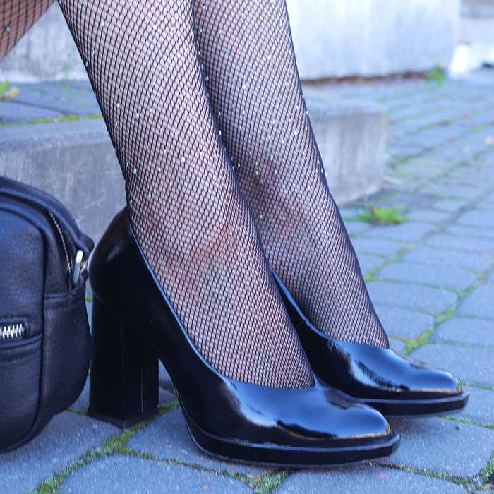 Чорні лаковані туфлі на каблуці Kordel