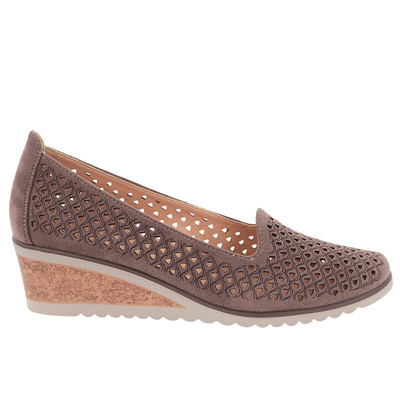 Czółenka zamszowe ażurowe khaki na koturnie Potocki