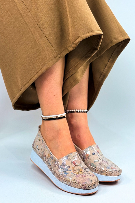 Барвисті лофери з нубуку на платформі Venezia