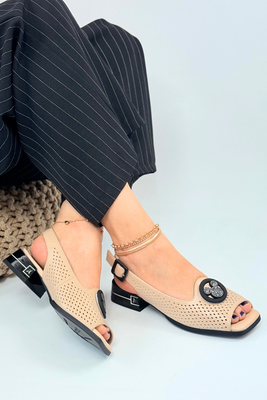 Morelowe sandały skórzane perforowane na niskim obcasie