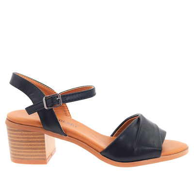 Czarne sandały na obcasie T. Sokolski