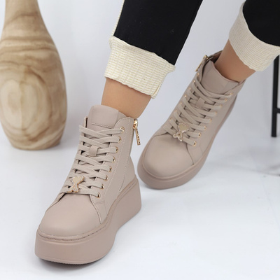 Beżowe skórzane botki na platformie sznurowane z zamkiem