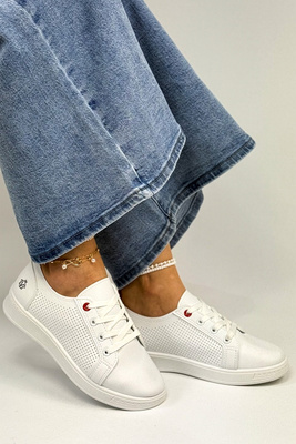 Białe damskie półbuty sportowe perforowane na platformie