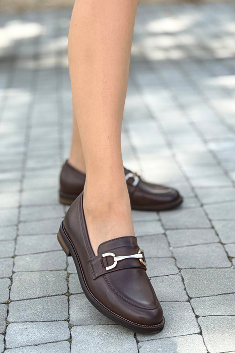 Mokasyny skórzane brązowe z ozdobą płaksie