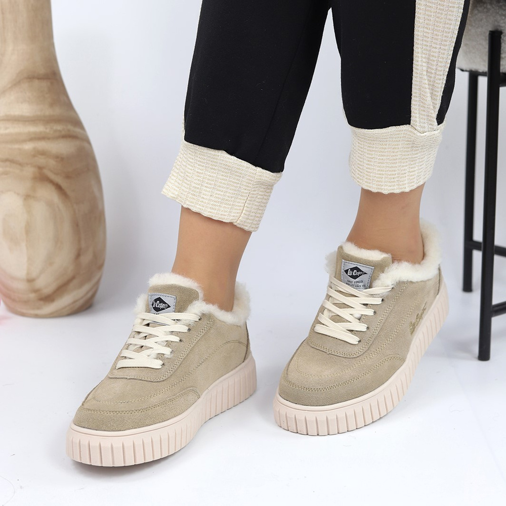 Бежеві шкіряні зимові кросівки на шнурівці