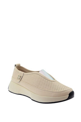 Beżowe skórzane półbuty perforowane na platformie wsuwane