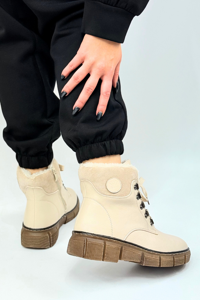 Botki damskie beżowe ocieplane na platformie sznurowane z zamkiem