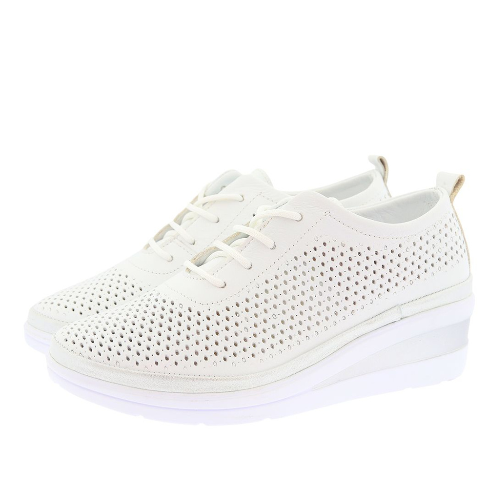 Półbuty skórzane białe ażurowe na koturnie sznurowane