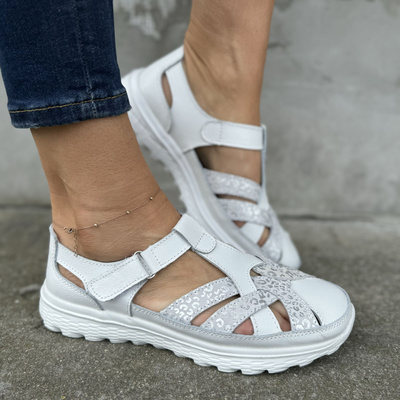 Białe skórzane półbuty na rzep Artiker