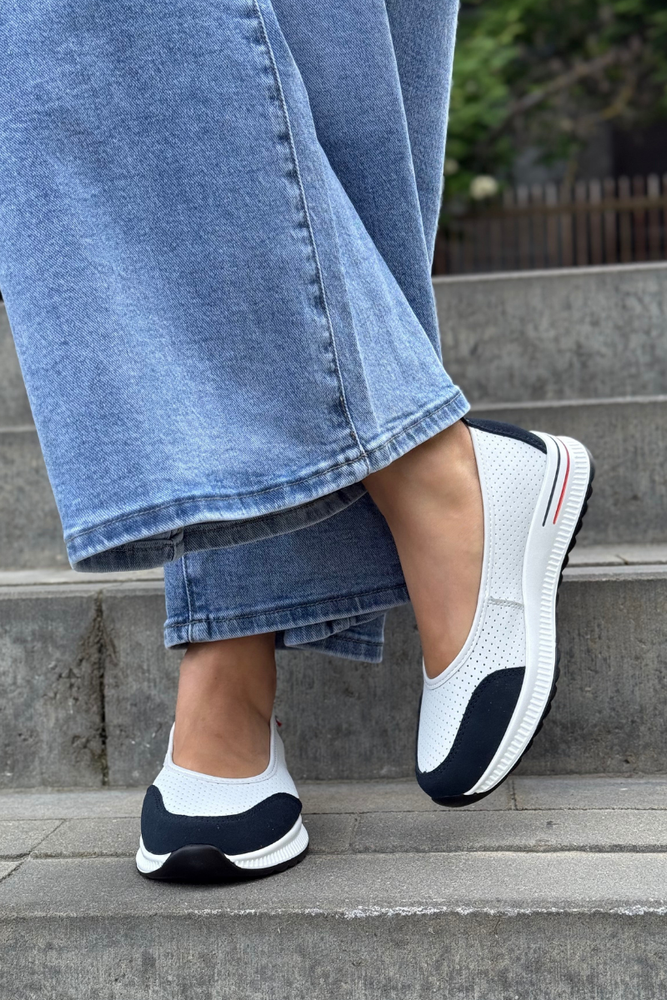 Półbuty skórzane ażurowe biało granatowe na platformie Filippo