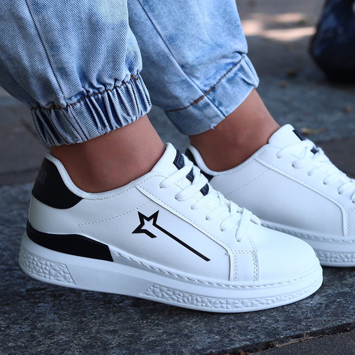 Жіночі білі кросівки Big Star