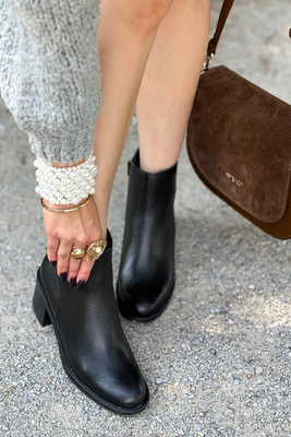 Stylowe botki damskie czarne ze skóry ocieplane Ryłko