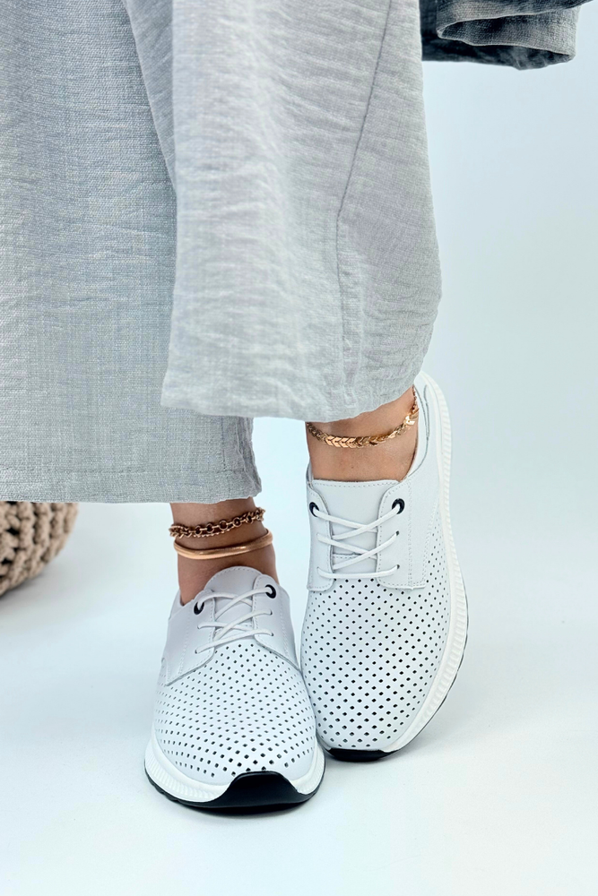 Półbuty skórzane ażurowe białe na koturnie Filippo 