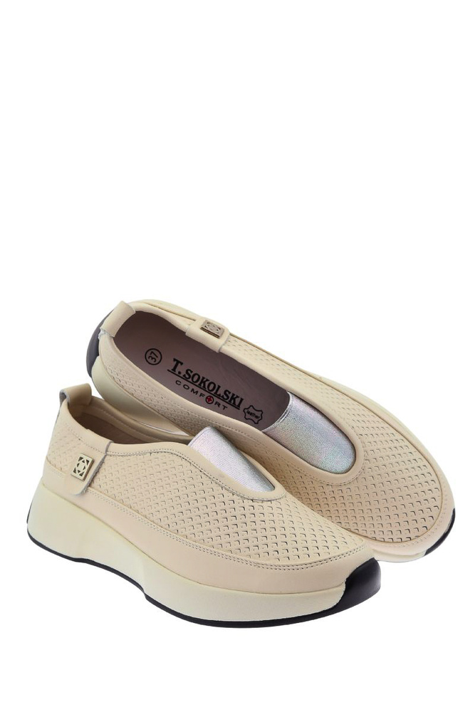 Beżowe skórzane półbuty perforowane na platformie wsuwane