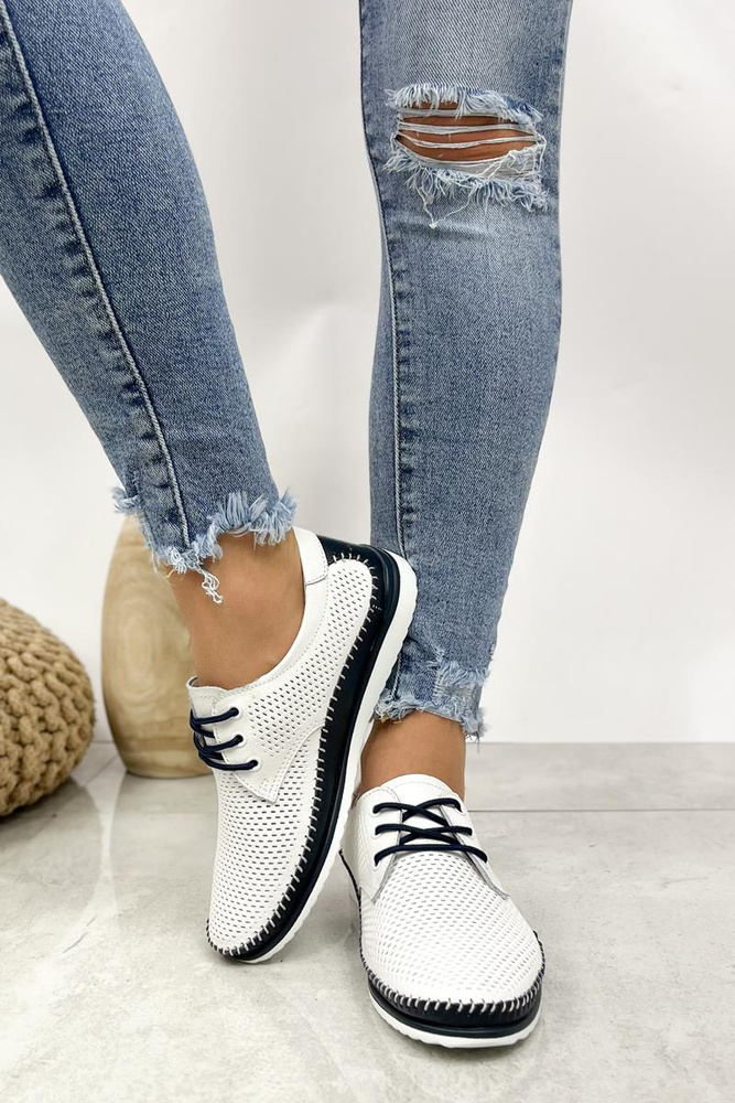 Półbuty skórzane perforowane biało granatowe sznurowane