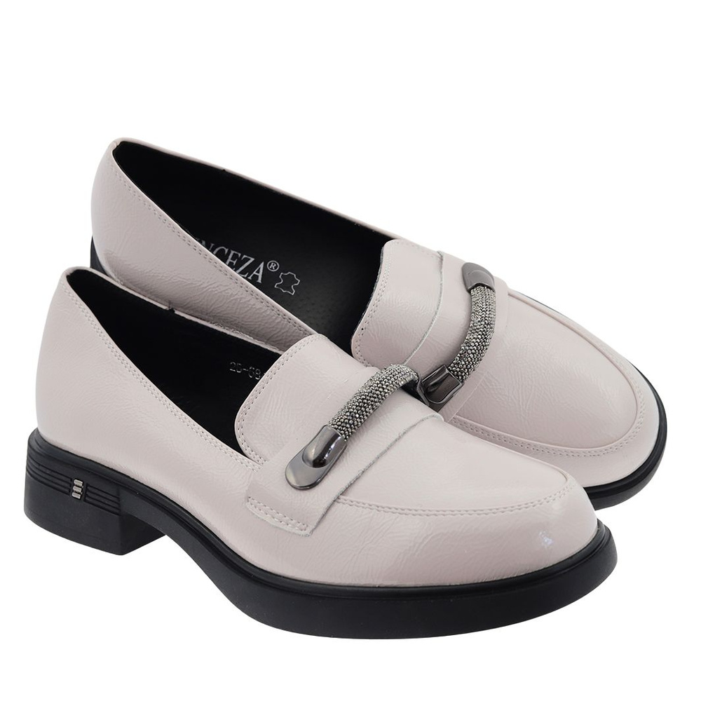 Сірі лаковані мокасини сліпони з ремінцем зі стразами