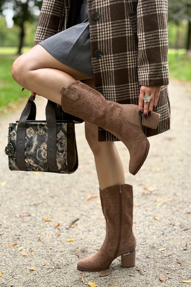 Темно-бежеві ажурні ботильйони із замшевої екошкіри