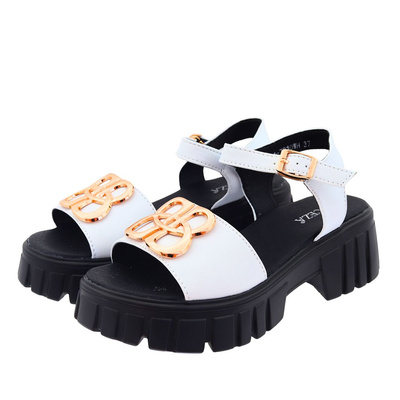 Białe skórzane sandały na obcasie i platformie Vinceza