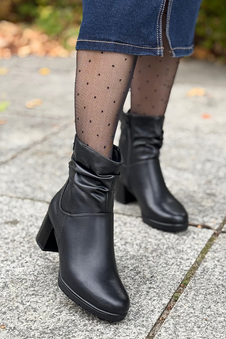 Чорні шкіряні ботильйони на блискавці