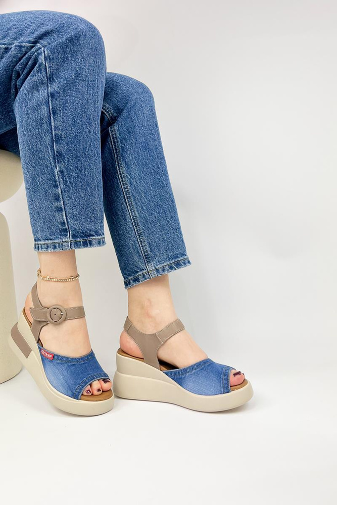 Damskie sandały jeansowe na koturnie Polskie