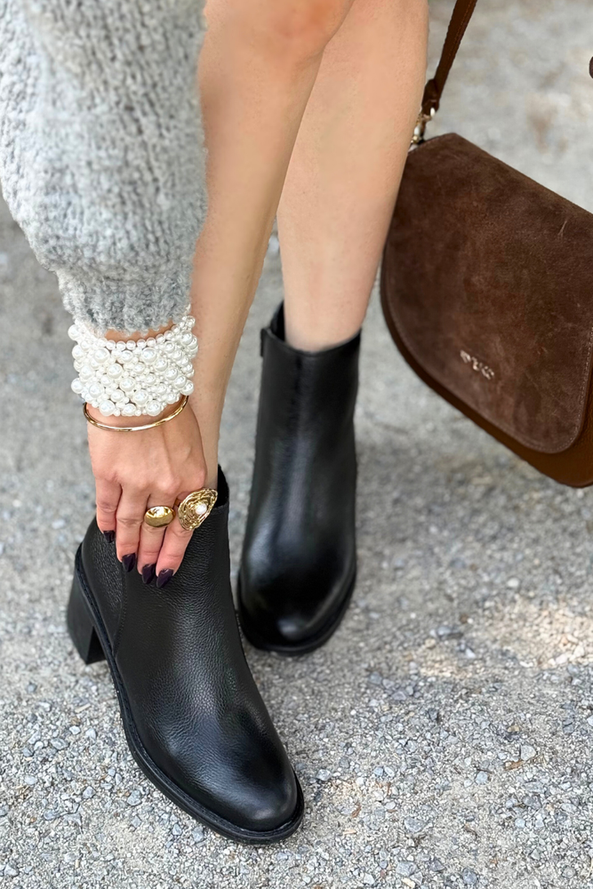 Stylowe botki damskie czarne ze skóry ocieplane Ryłko