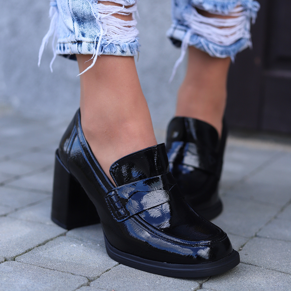 Чорні лаковані туфлі Marco Tozzi 24403-41 018