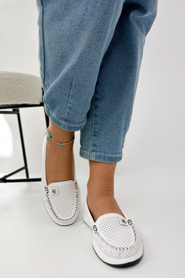 Białe mokasyny damskie perforowane