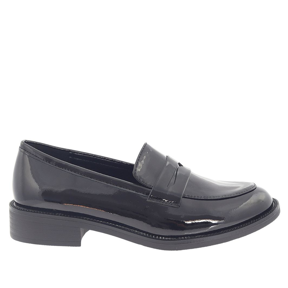 Жіночі чорні лаковані лофери M. Daszyński