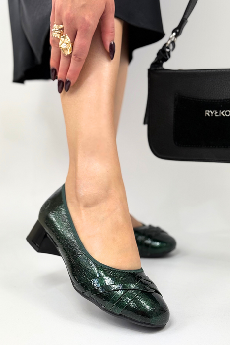 Бежеві перфоровані туфлі з блоком Rieker