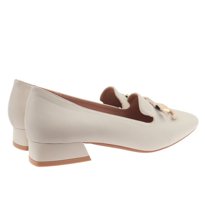 Бежеві мокасини на низькому каблуці від M. Daszyński 