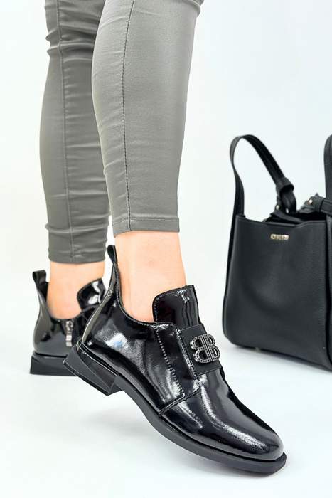 Botki czarne lakierowane z aplikacją na zamek Filippo