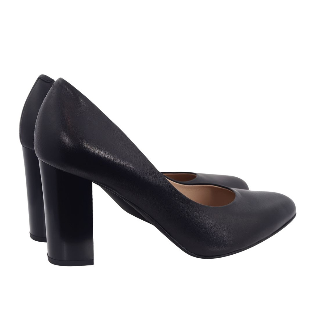 Чорні шкіряні туфлі на каблуці Kaniowski