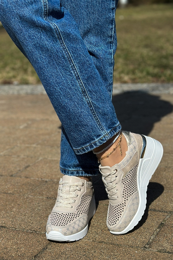 Sneakersy beżowe ażurowe na koturnie