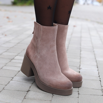 Бежеві замшеві шкіряні ботильйони від Lemar