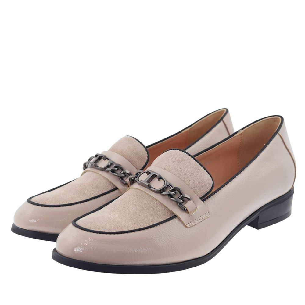 Бежеві лаковані лофери з ланцюжком Potocki