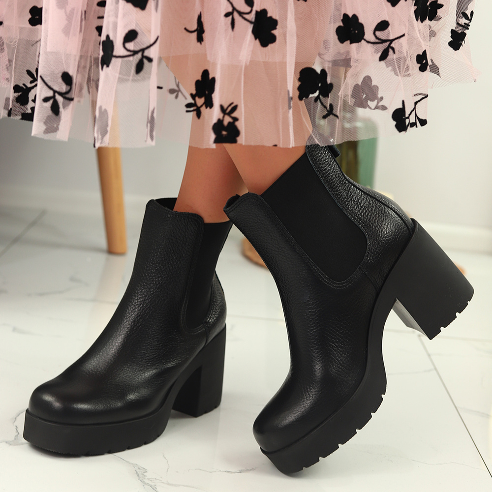 Чорні шкіряні черевики челсі на високому каблуці Ryłko