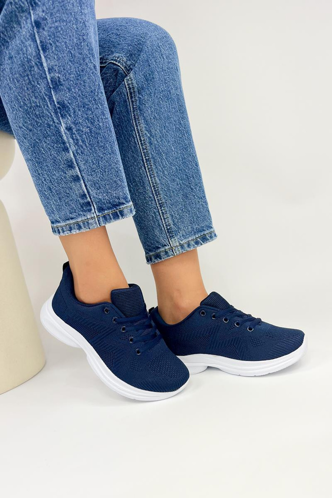 Lekkie adidasy materiałowe w kolorze granatowym