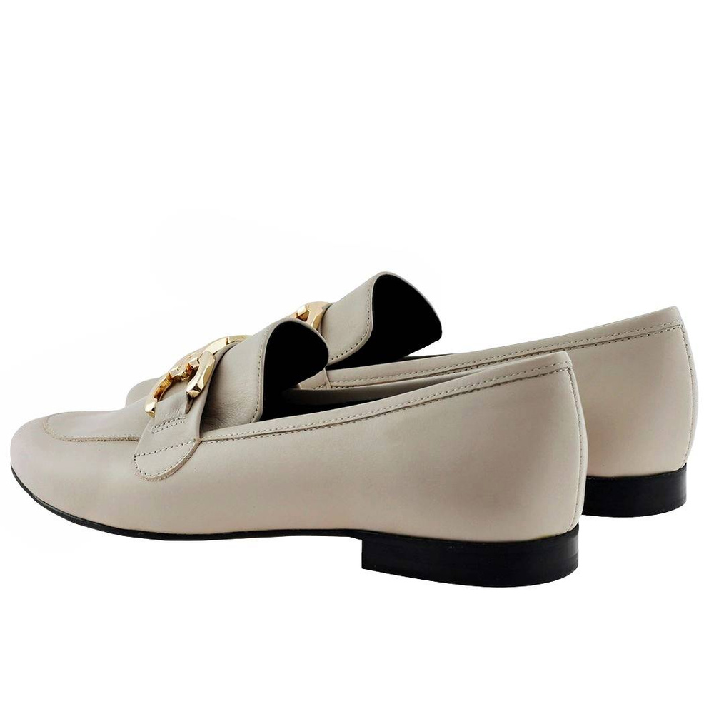 Бежеві жіночі шкіряні лофери з металевим декором Bravo Moda